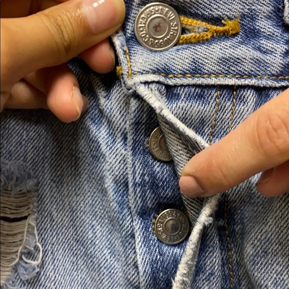 Vintage distressed Levi’s denim shorts - Picture 8 of 8